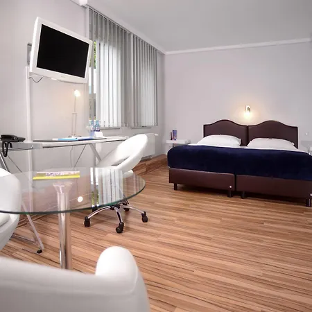 Airport & Seminarhotel 3*