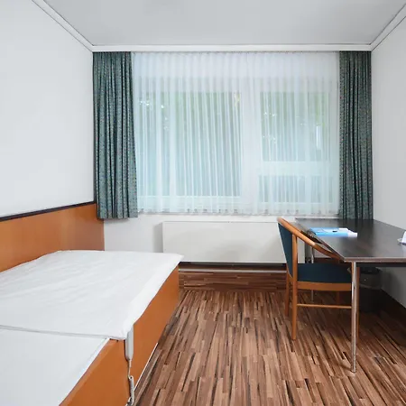 Airport & Seminarhotel Hotel 3*