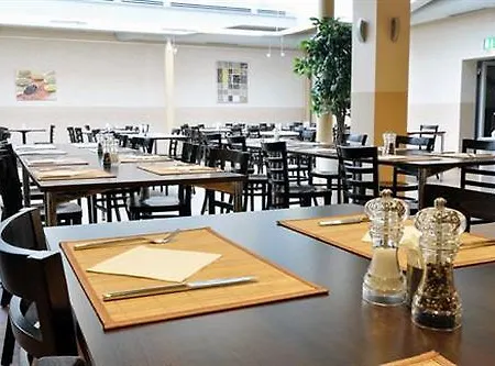 Ξενοδοχείο Airport & Seminarhotel 3*