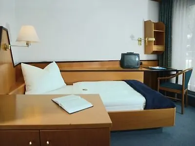 Airport & Seminarhotel 3*