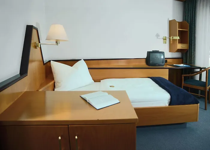 Airport & Seminarhotel 호텔 노이 이젠부르크