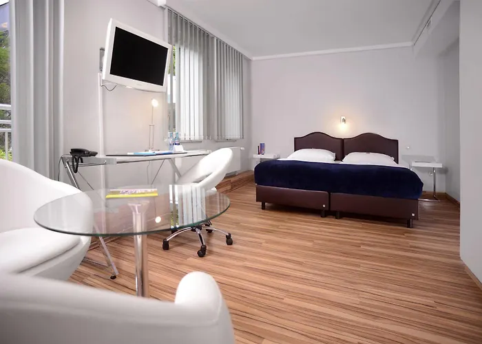 Airport & Seminarhotel 3*