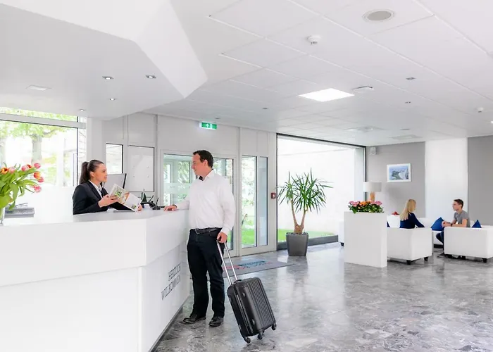 Airport & Seminarhotel 호텔 노이 이젠부르크