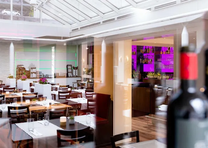 Airport & Seminarhotel 호텔