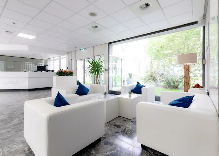 Airport & Seminarhotel 호텔