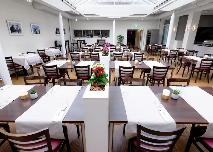 Airport & Seminarhotel 호텔